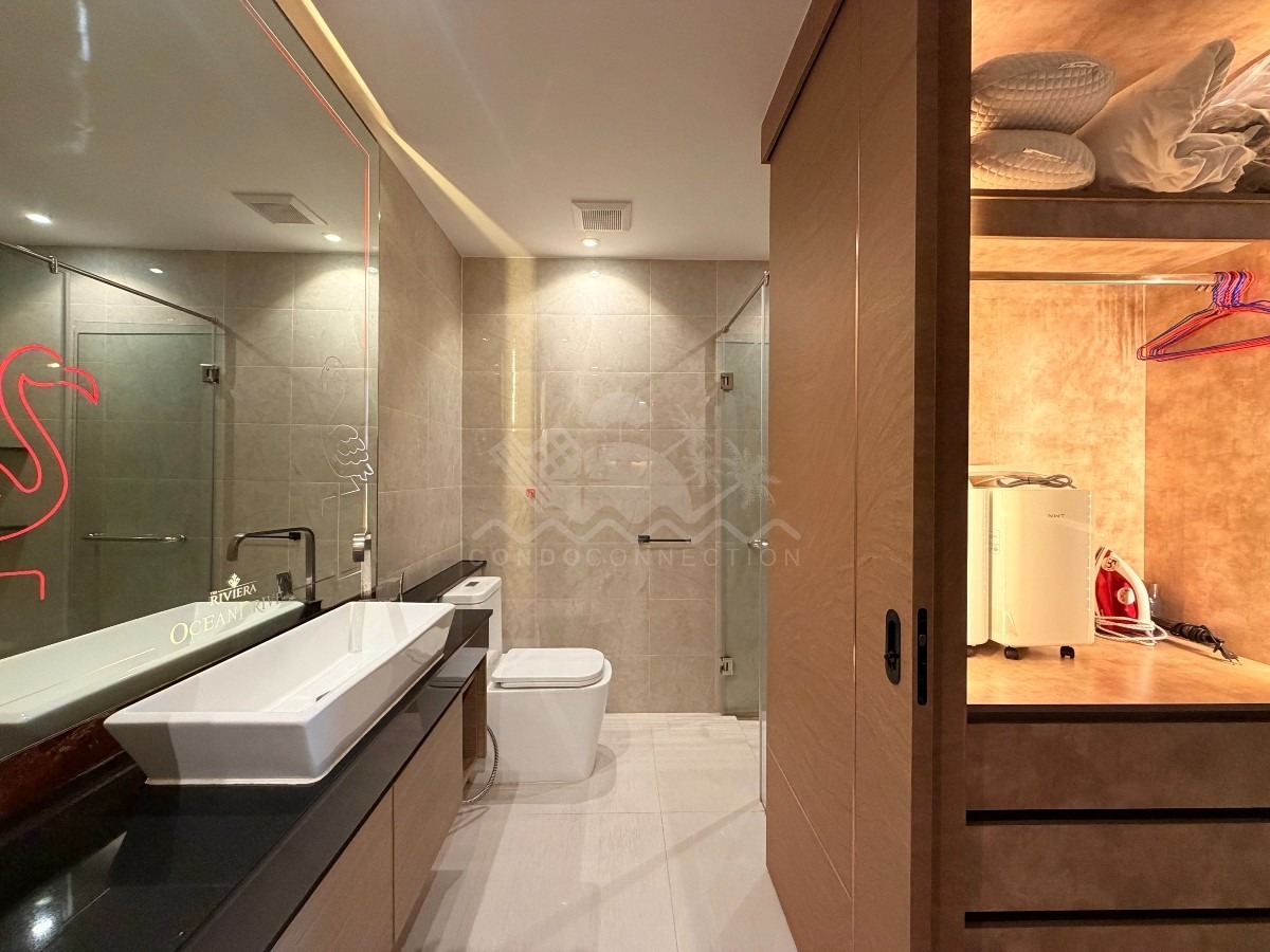 Riviera Ocean drive 1 Bedroom Condo