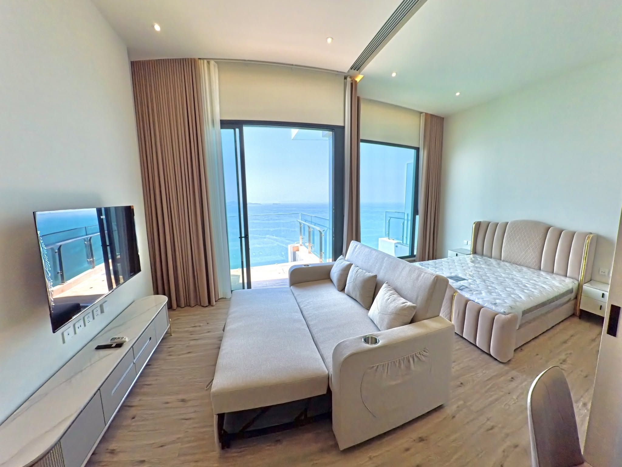 Arom Wongamat for rent