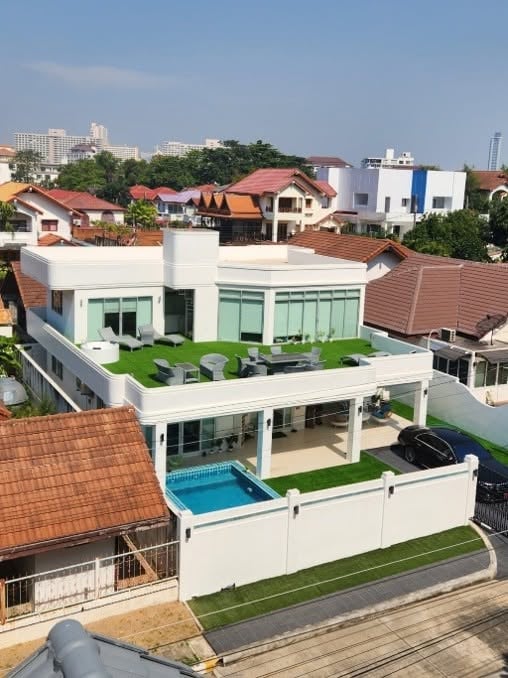 Casa Jomtien Mooban on the Beach Luxury 4bdr house for rent