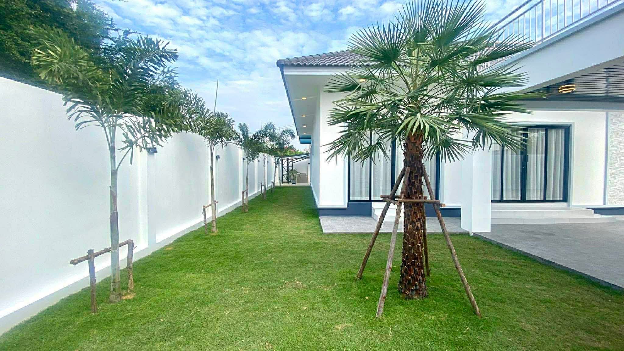 Luxury pool villa Brand new, great location
