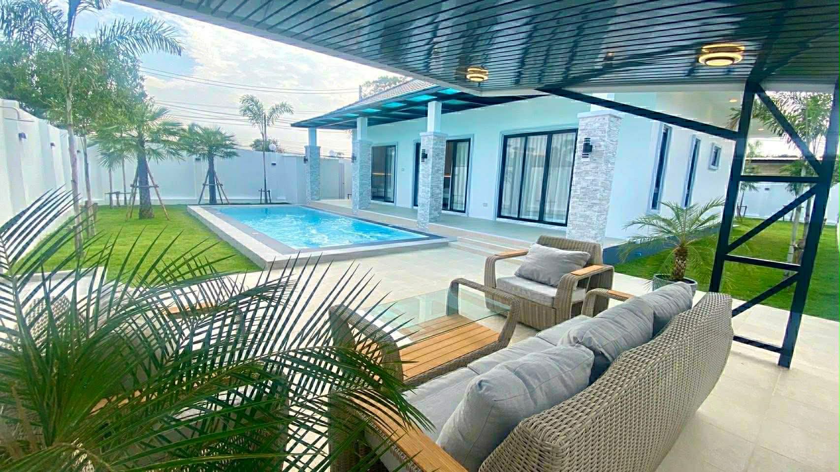 Luxury pool villa Brand new, great location