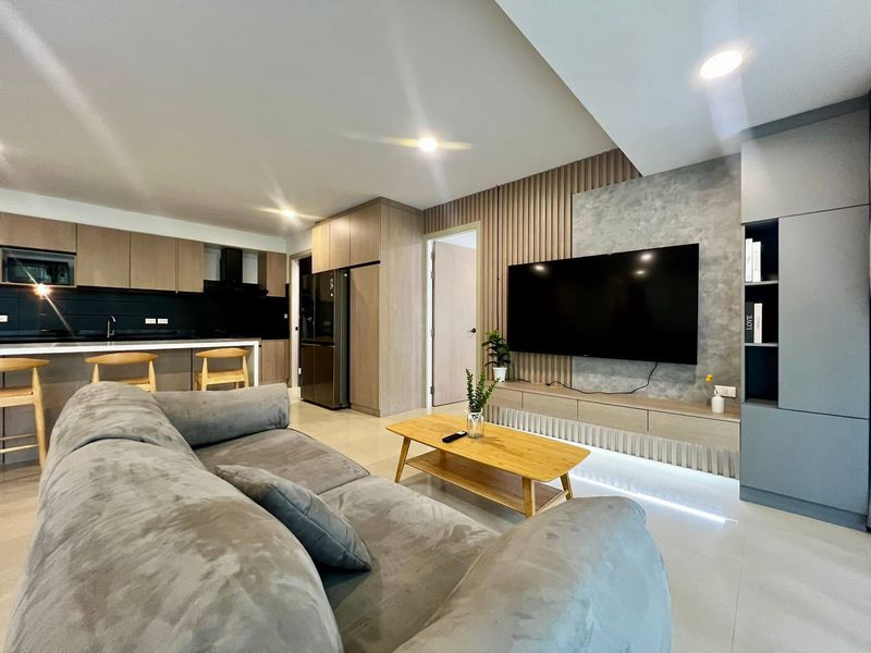 A biggest room in Gardenia for sale 4bdr 5bath