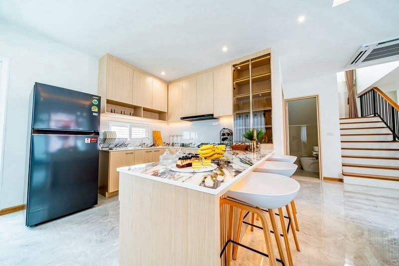 Royal Park Village for Sale