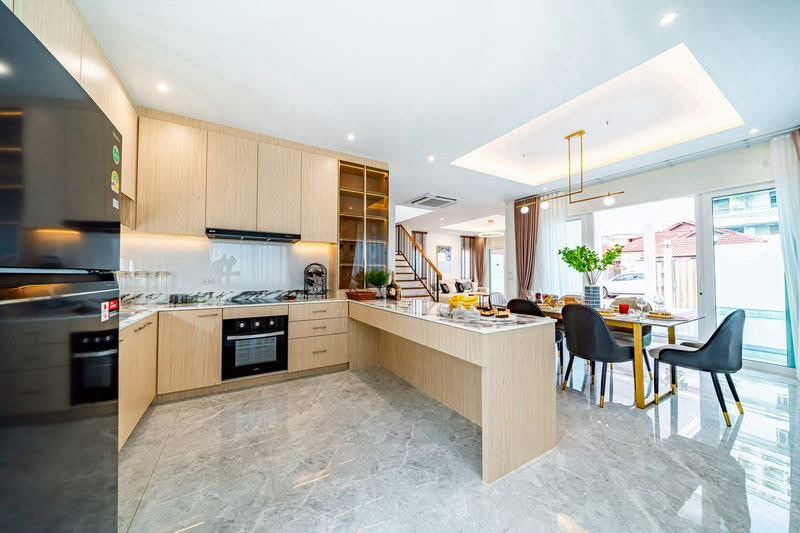 Royal Park Village for Sale