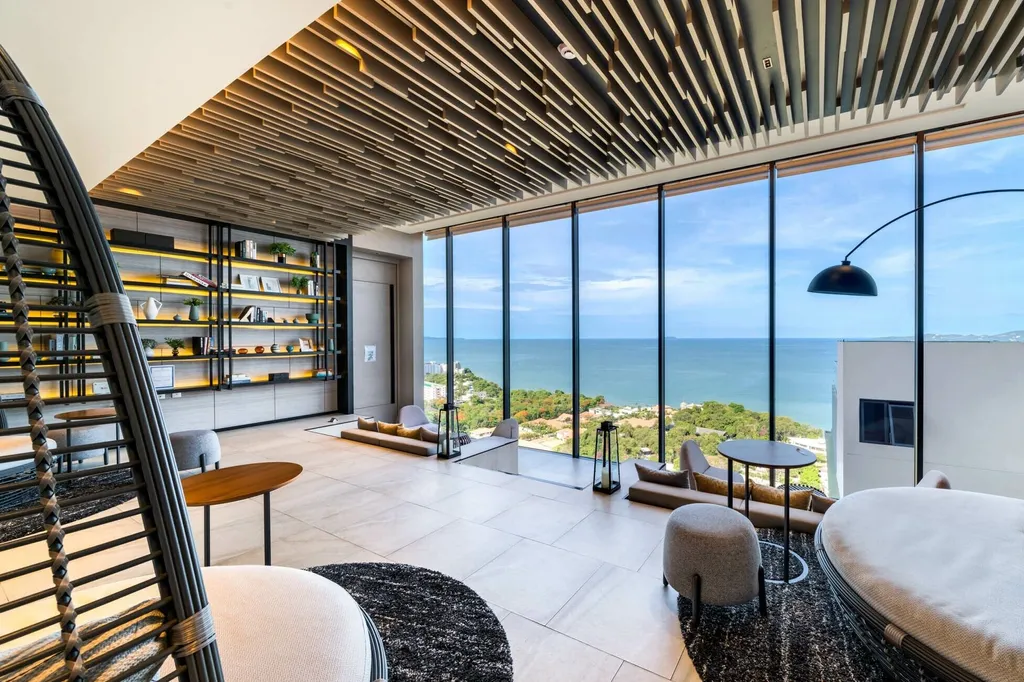 Andromeda Condominium Phratamnak