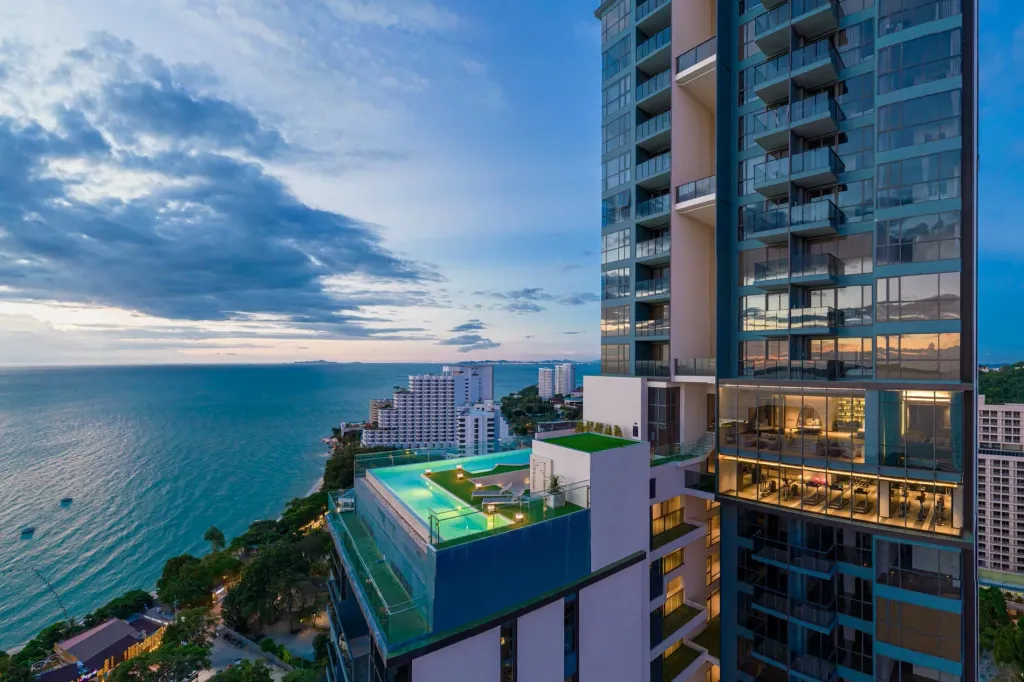 Andromeda Condominium Phratamnak