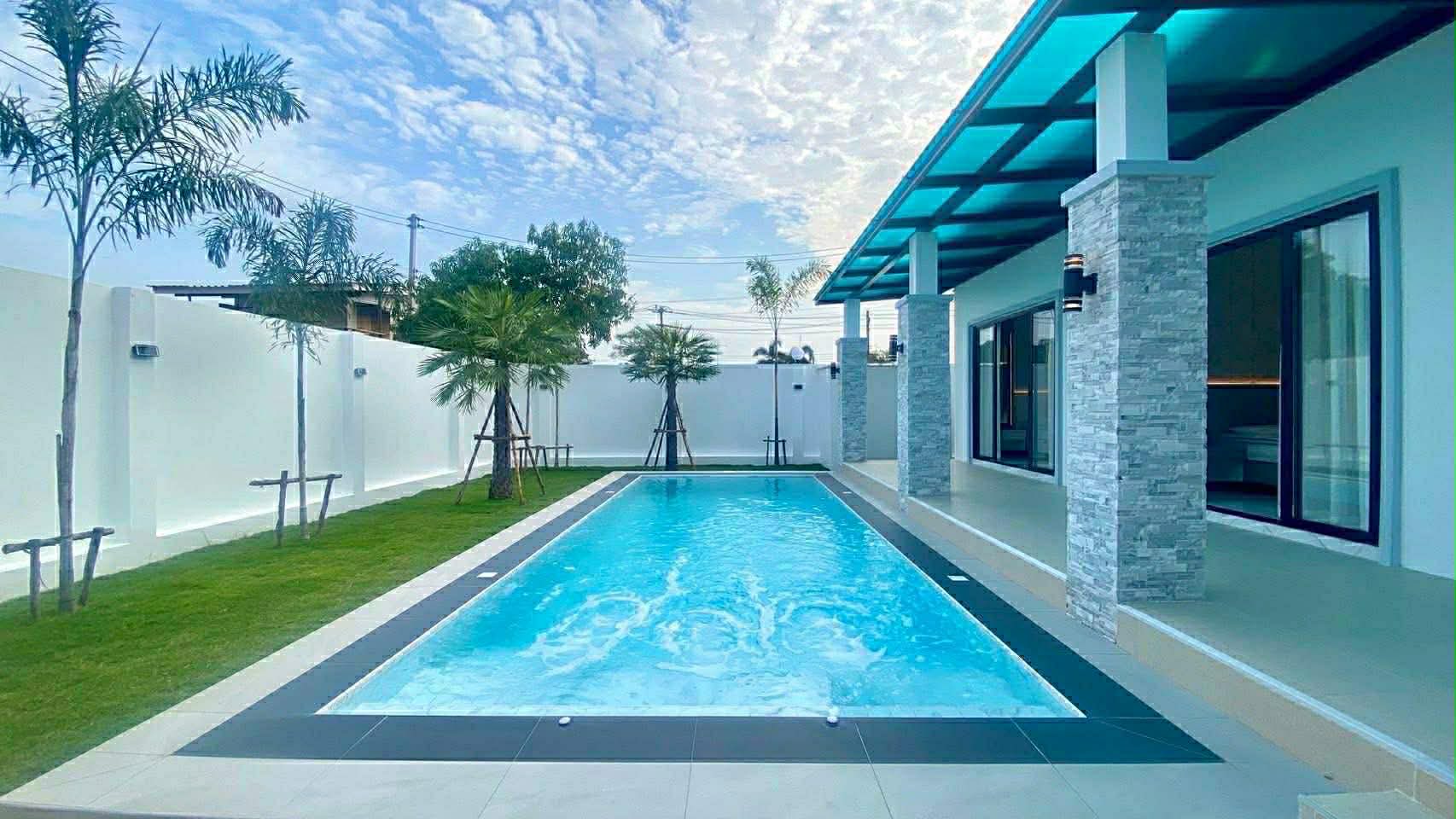 Luxury pool villa Brand new, great location