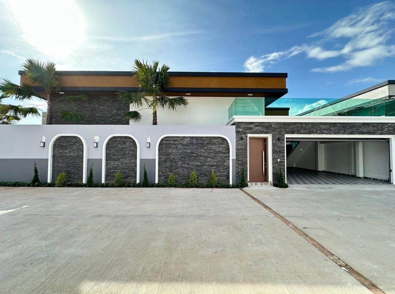 Luxury Pool Villa at Baan Mae for rent