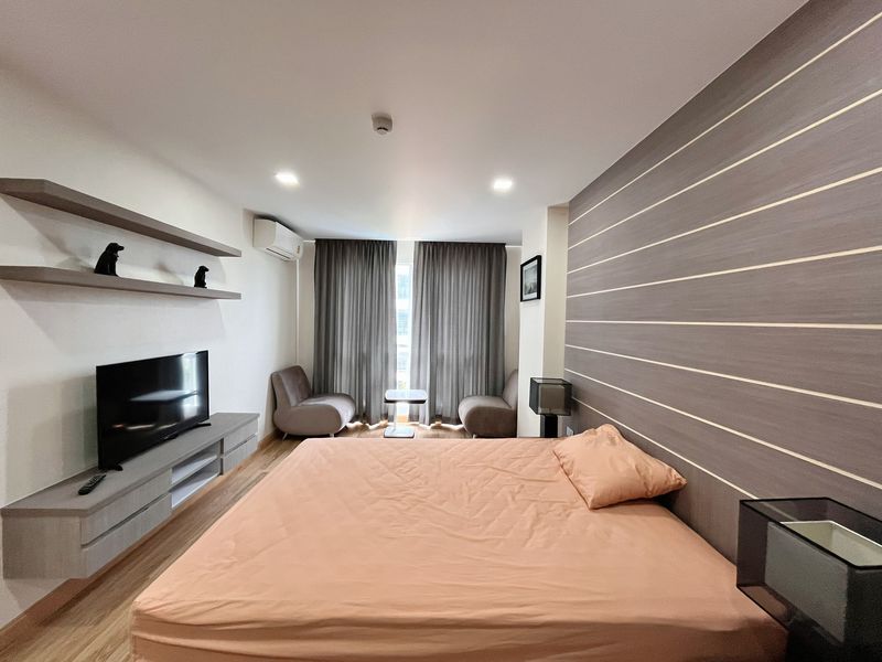 While Marina Condominium