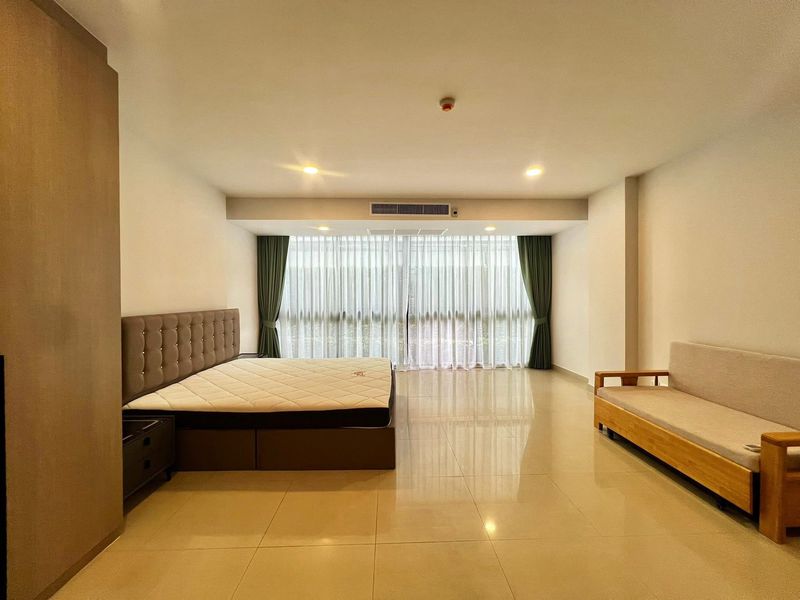 A biggest room in Gardenia for sale 4bdr 5bath