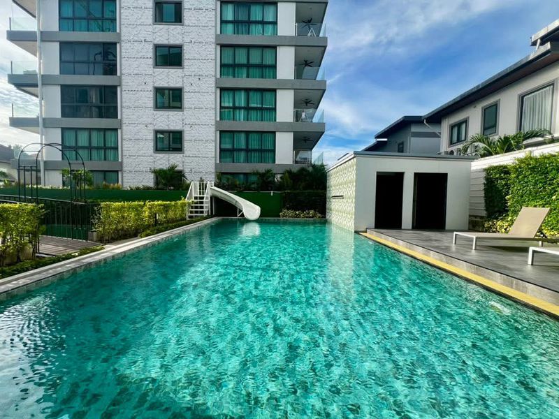 A biggest room in Gardenia for sale 4bdr 5bath