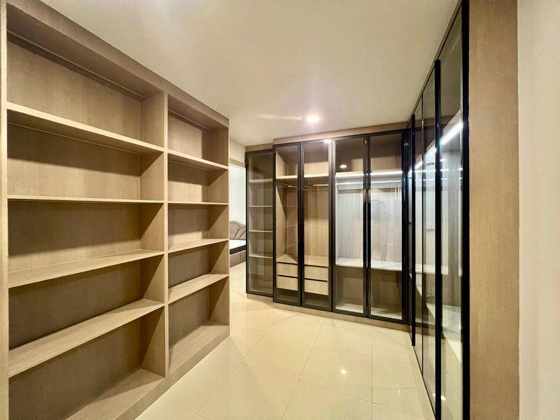 A biggest room in Gardenia for sale 4bdr 5bath