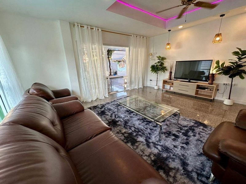 5bdr Pool villa for Rent in Pattaya
