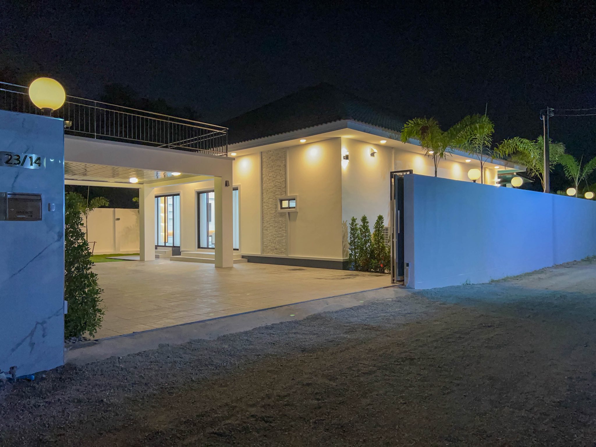 Luxury pool villa Brand new, great location